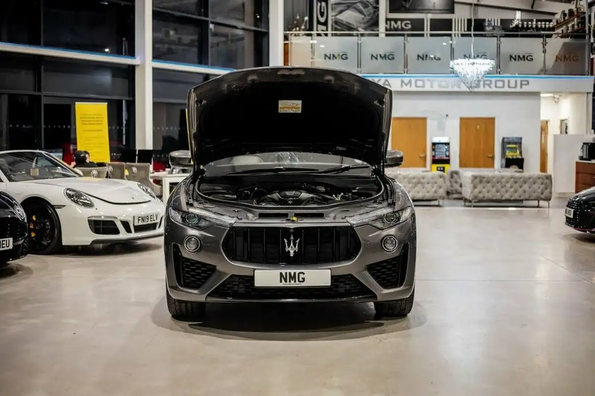 2019-maserati-levante-30-gransport-nerissimo-pack-ss-big-11