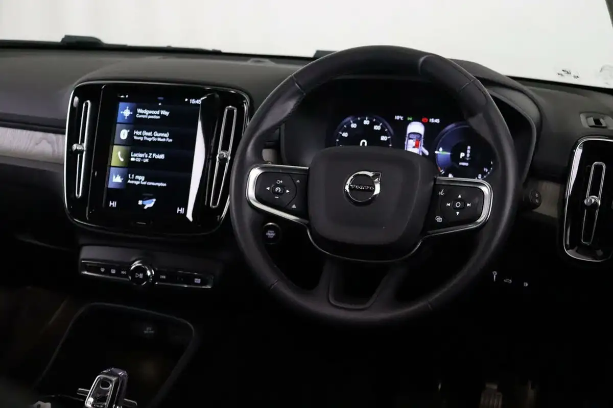 2021-volvo-xc40-15-t5-inscription-262bhp-big-15