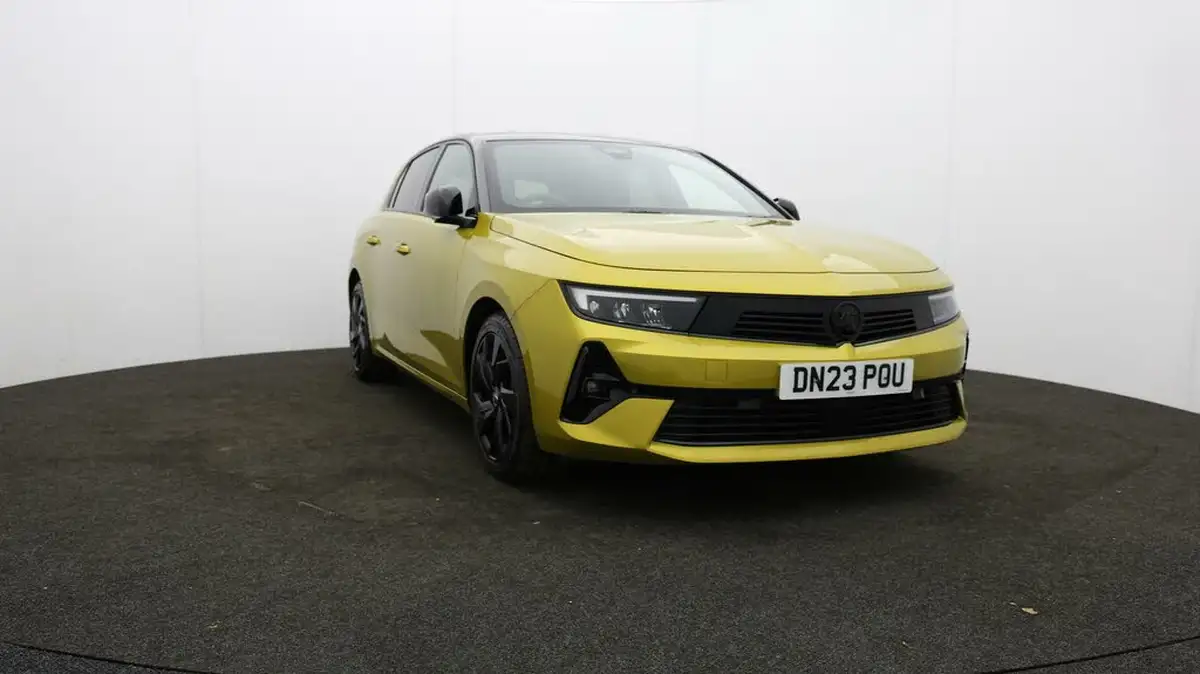 2023-vauxhall-astra-12-turbo-gs-hatchback-big-42