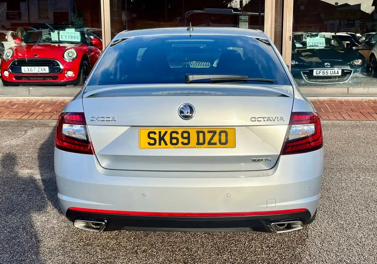 2019-skoda-octavia-20-tsi-vrs-hatchback-big-5