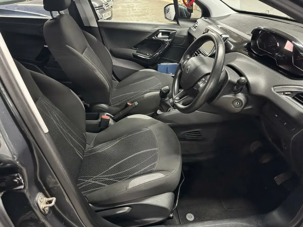 2013-peugeot-208-12-active-5d-big-11
