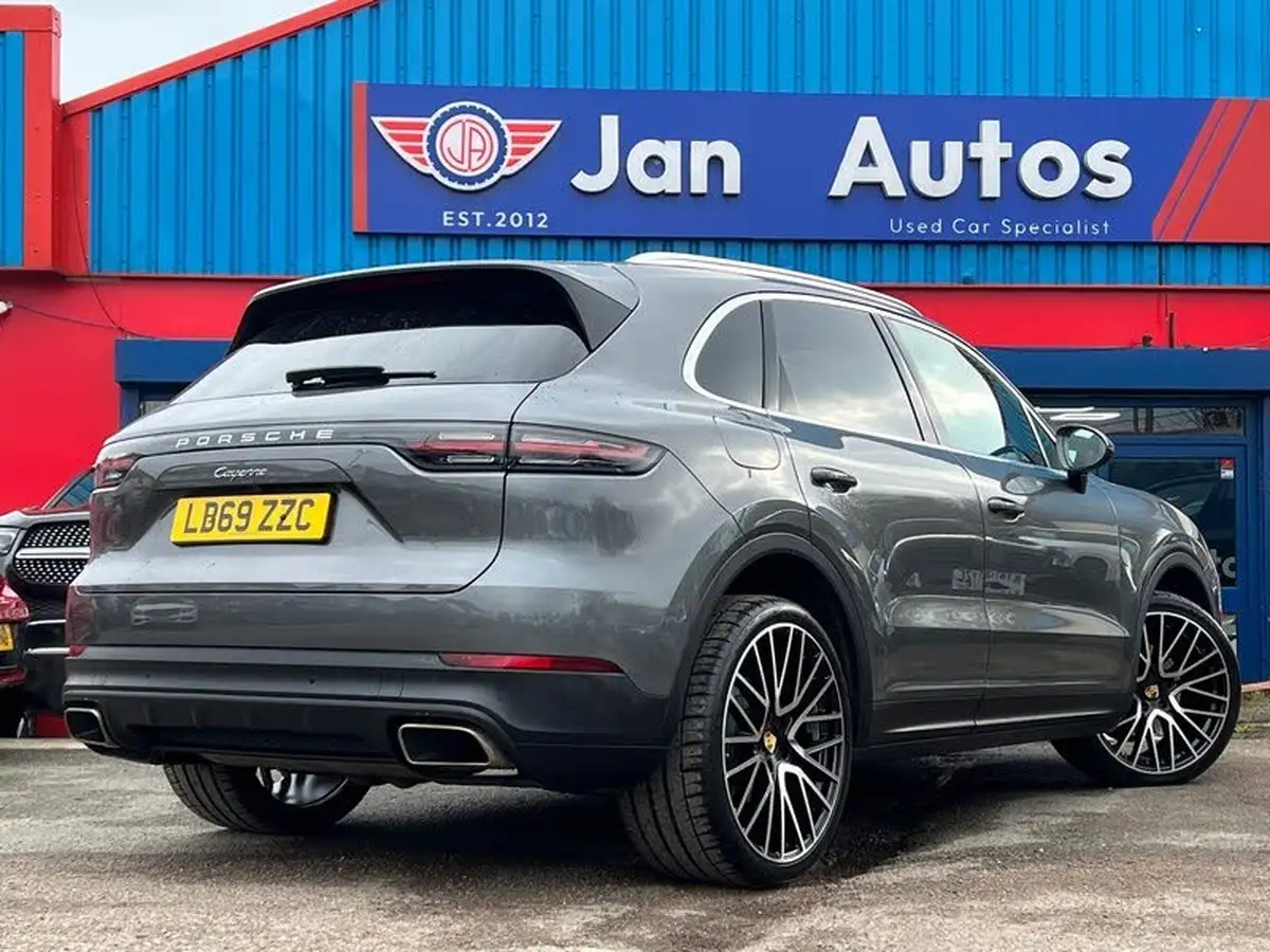 2019-porsche-cayenne-30-v6-station-wagon-big-76
