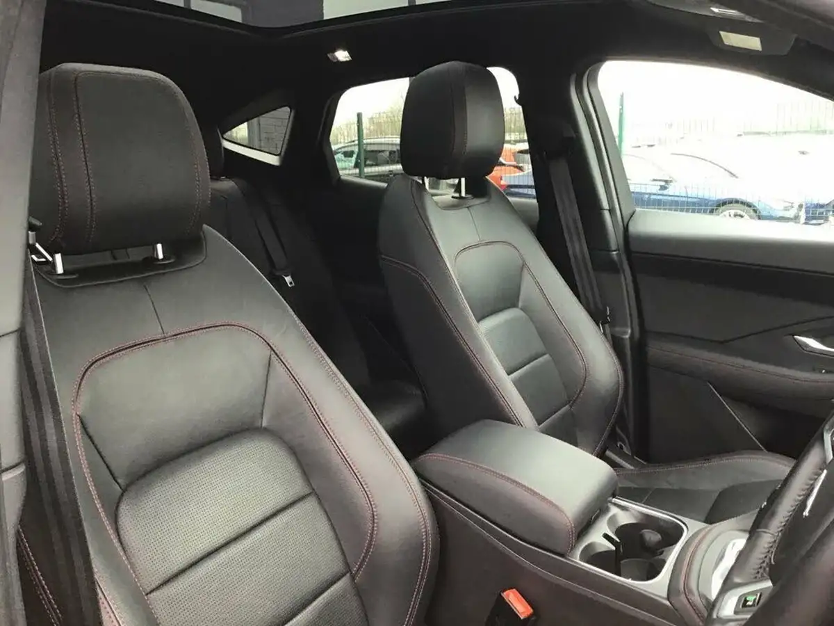 2019-jaguar-e-pace-20-i4d-chequered-flag-150ps-big-11