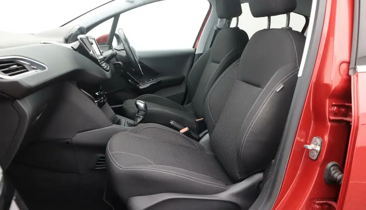 2019-peugeot-208-15-bluehdi-tech-edition-big-14