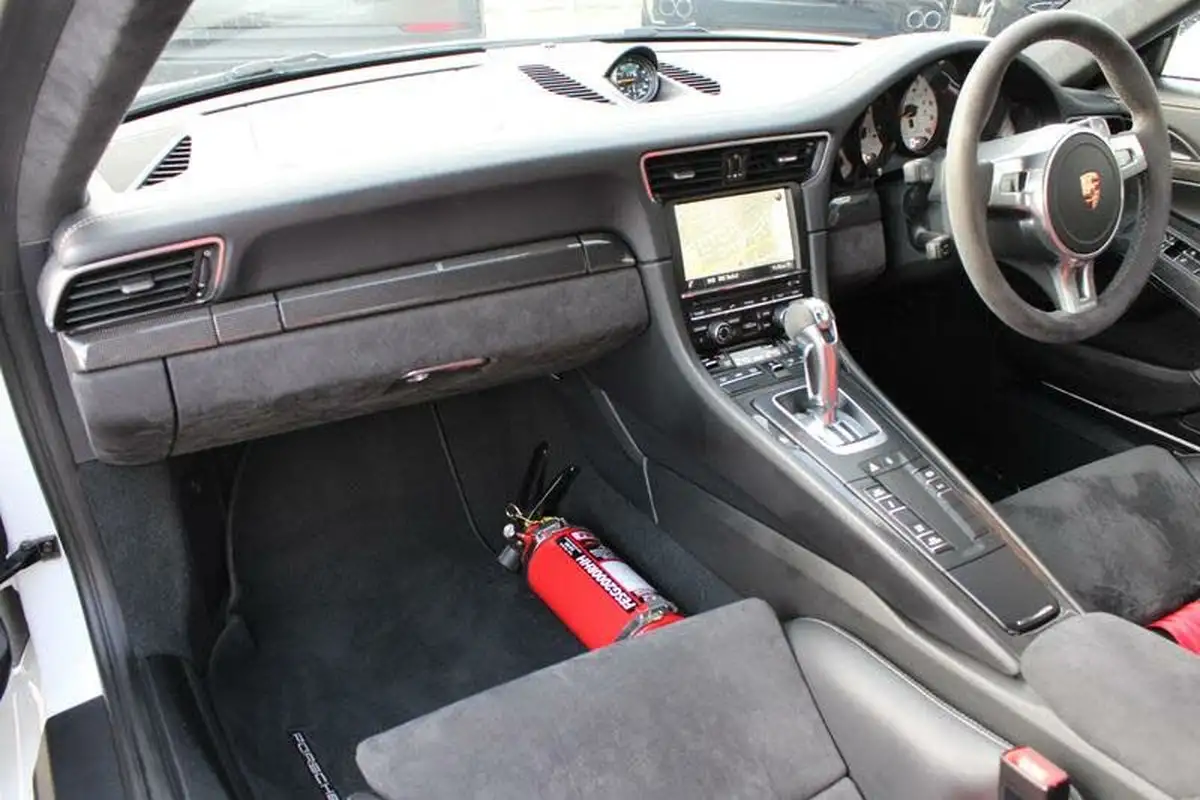 2013-porsche-911-38-gt3-big-2