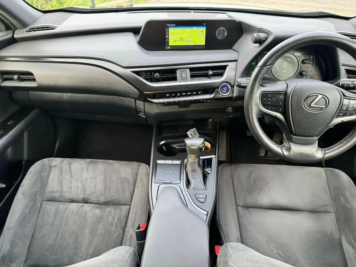 2020-lexus-ux-250h-20-ux-without-navigation-big-14