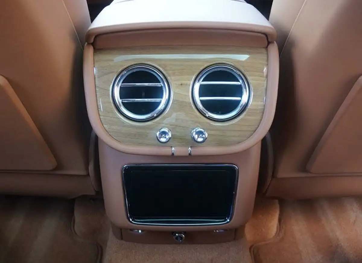 2025-bentley-bentayga-big-21