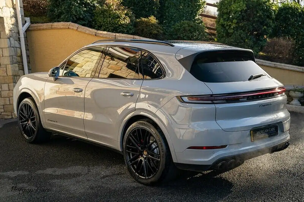 2024-porsche-cayenne-40-v8-station-wagon-big-10