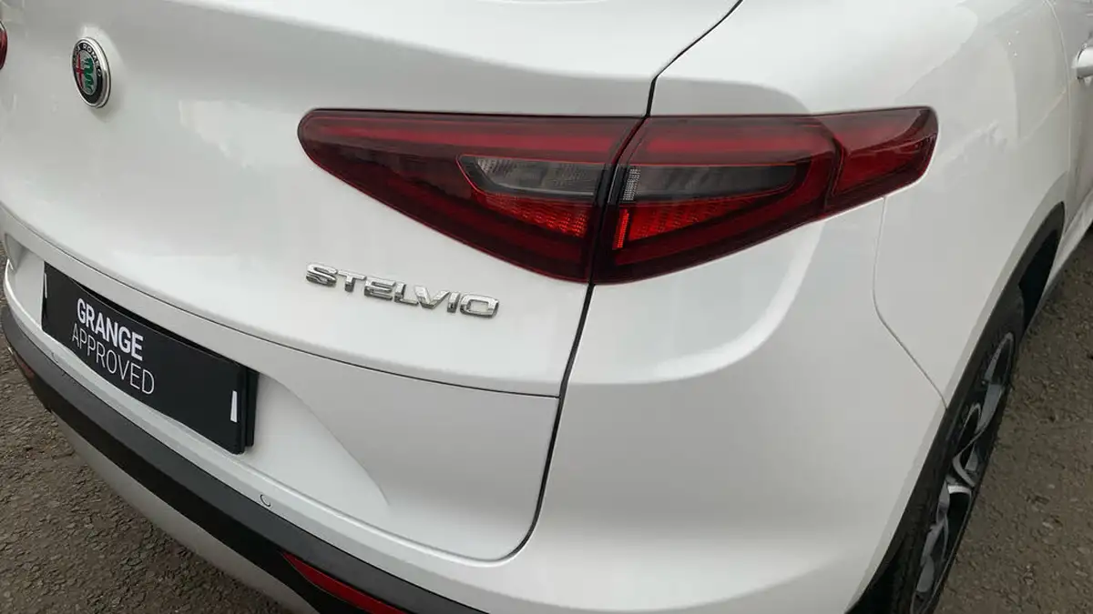 2020-alfa-romeo-stelvio-20-speciale-big-22