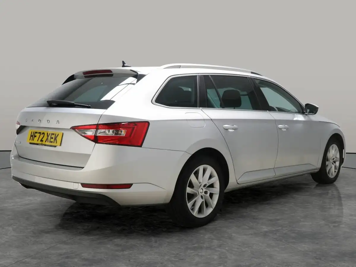 2022-skoda-superb-20tdi-se-technology-estate-big-11