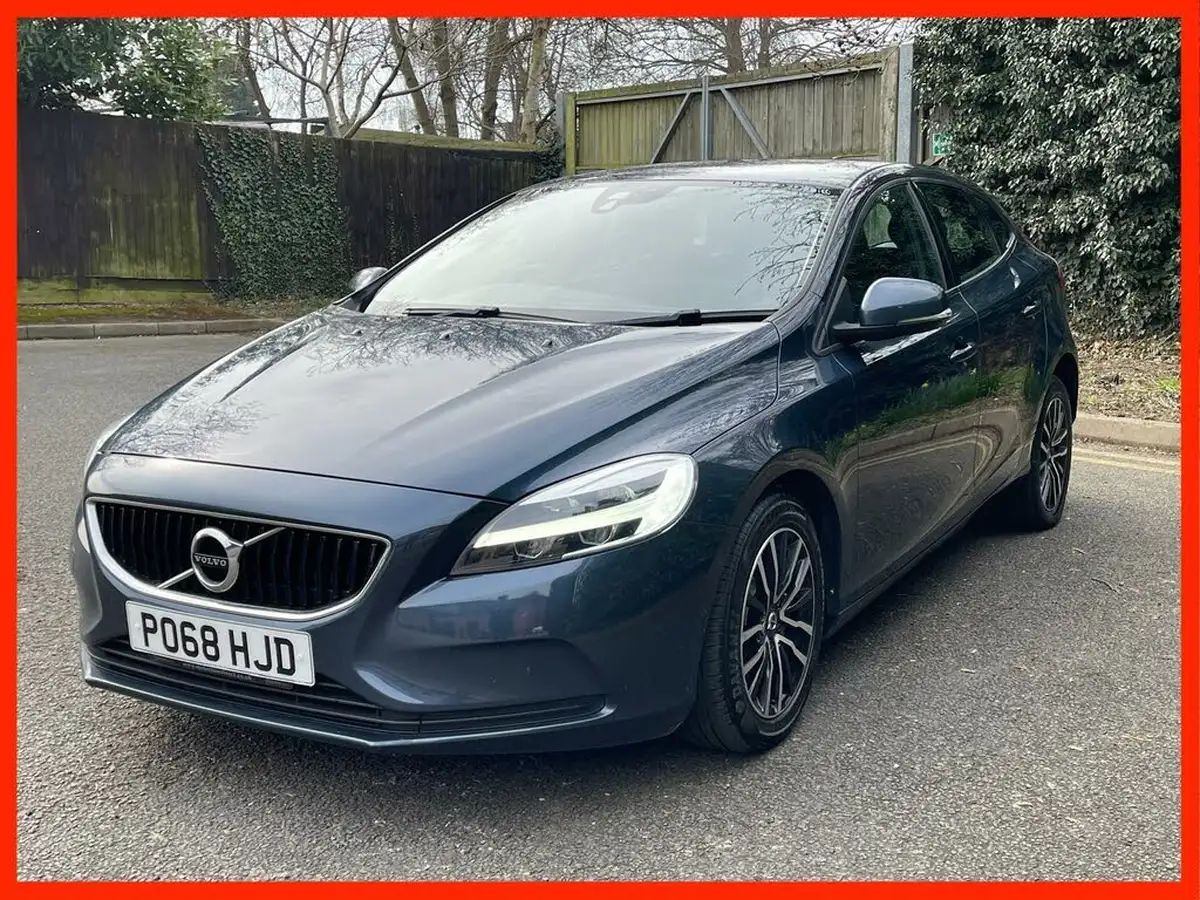 2018-volvo-v40-20-t2-momentum-nav-plus-big-3
