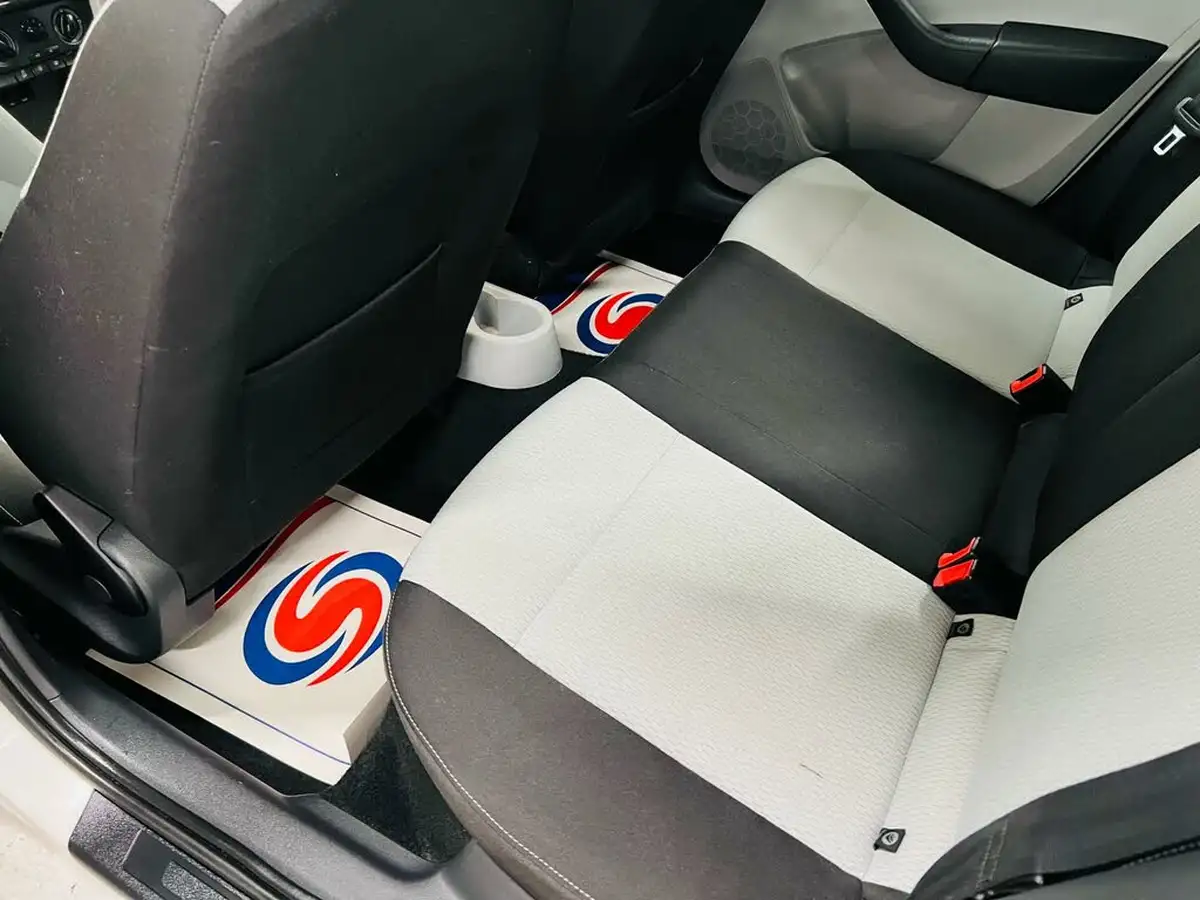 2013-skoda-rapid-14-se-big-16