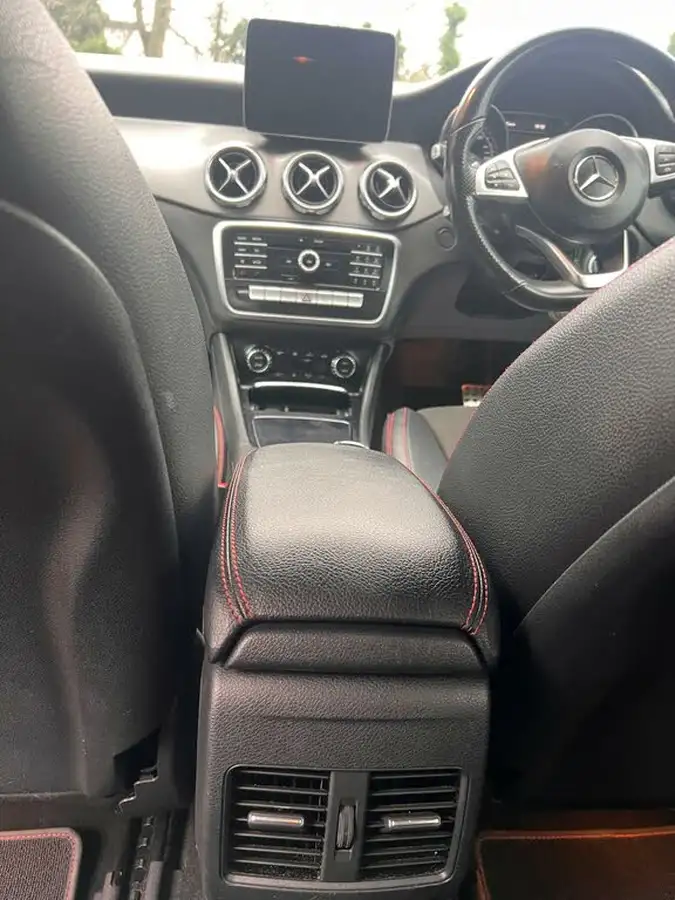 2018-mercedes-benz-gla-class-21d-gla-200d-amg-line-134bhp-ss-7g-dct-big-16