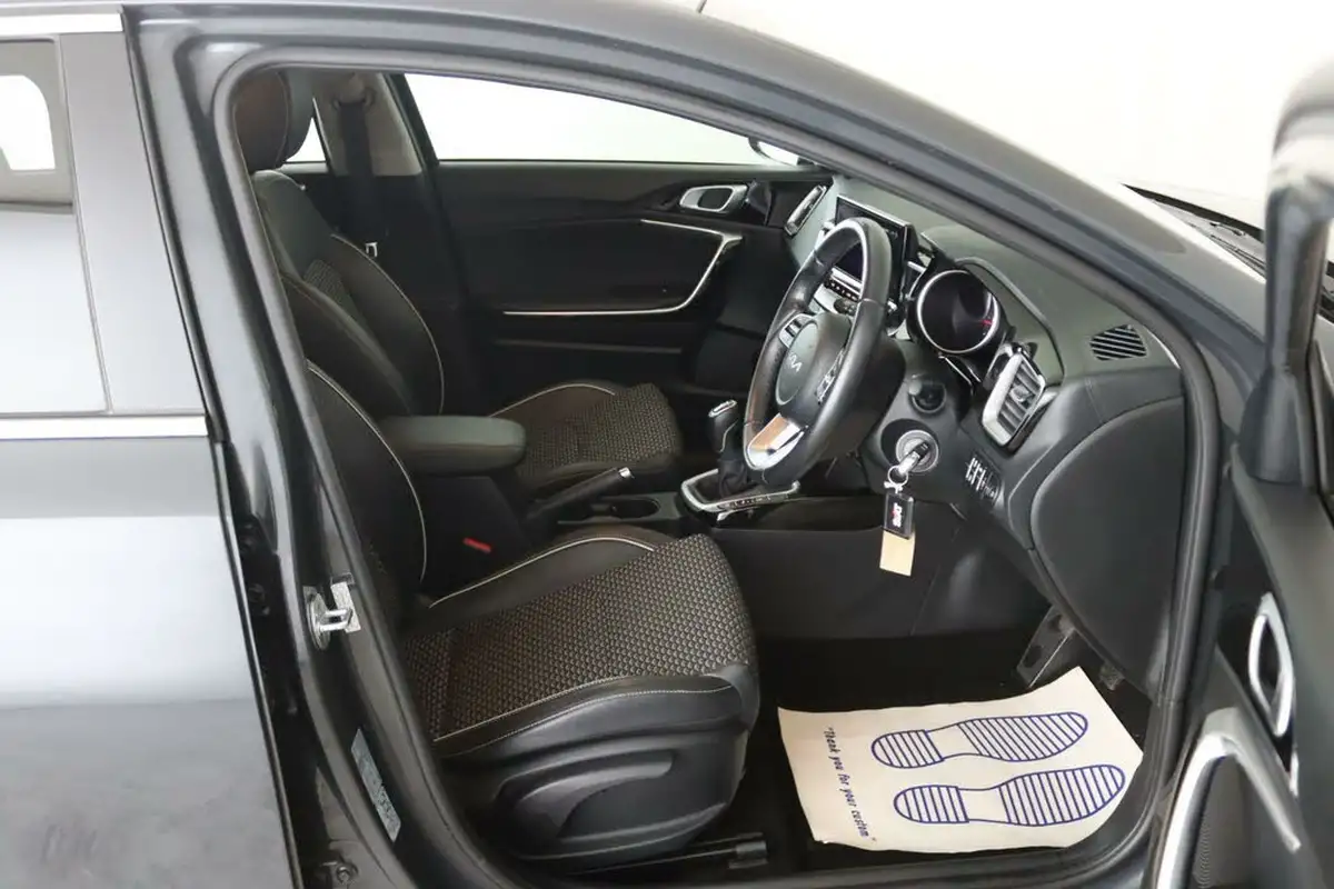 2022-kia-ceed-15-t-gdi-3-hatchback-big-14