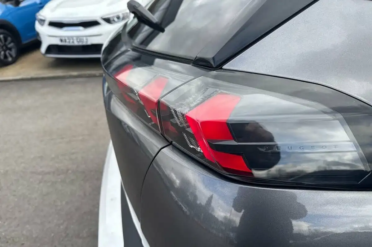 2021-peugeot-2008-suv-12-puretech-allure-premium-130bhp-big-29