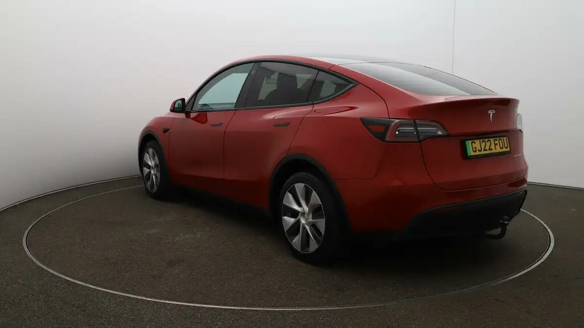 2022-tesla-model-y-e-long-range-big-54