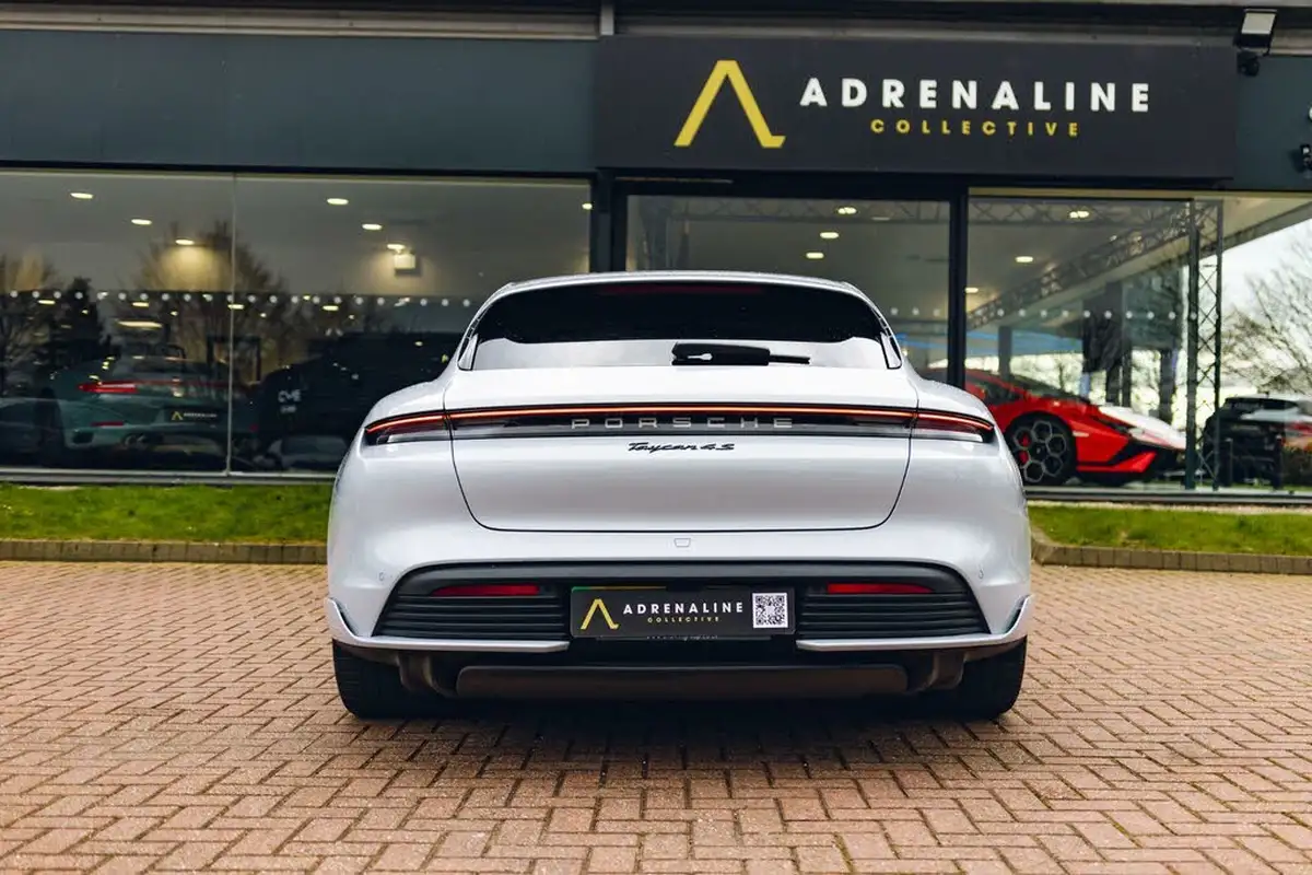 2023-porsche-taycan-e-4s-sport-turismo-571ps-performance-battery-plus-big-8