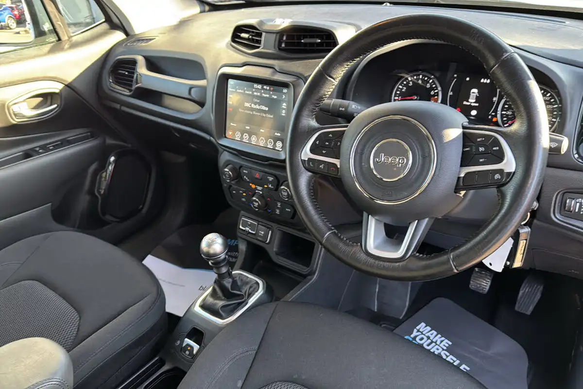 2021-jeep-renegade-10-gse-night-eagle-big-9