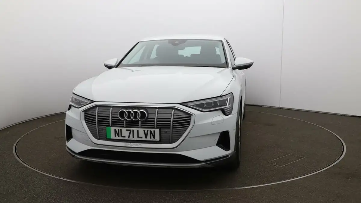 2021-audi-e-tron-50e-technik-station-wagon-big-39