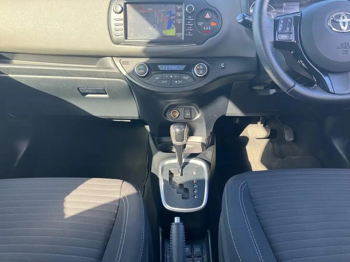 2018-toyota-yaris-15-vvt-i-icon-tech-hybrid-big-19
