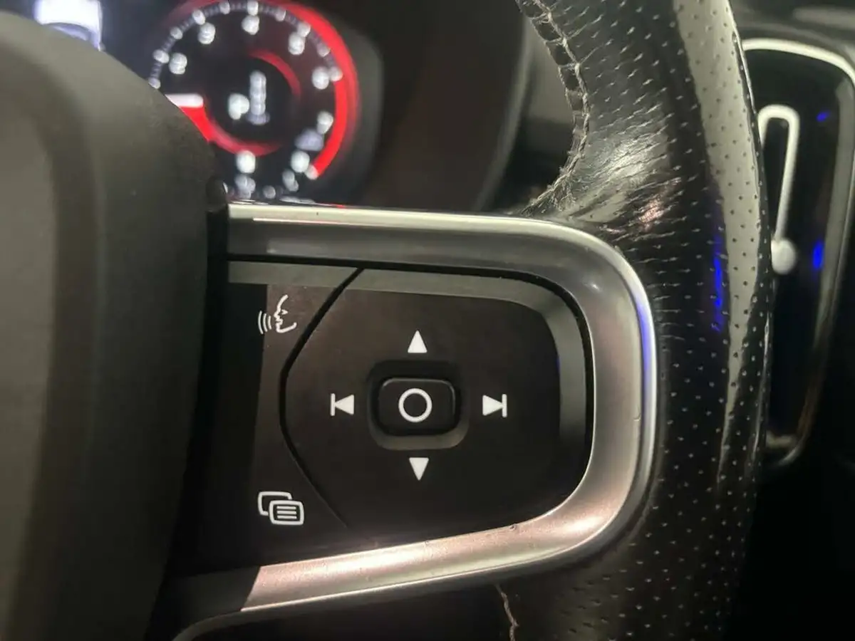 2020-volvo-xc40-20-b4-r-design-big-20