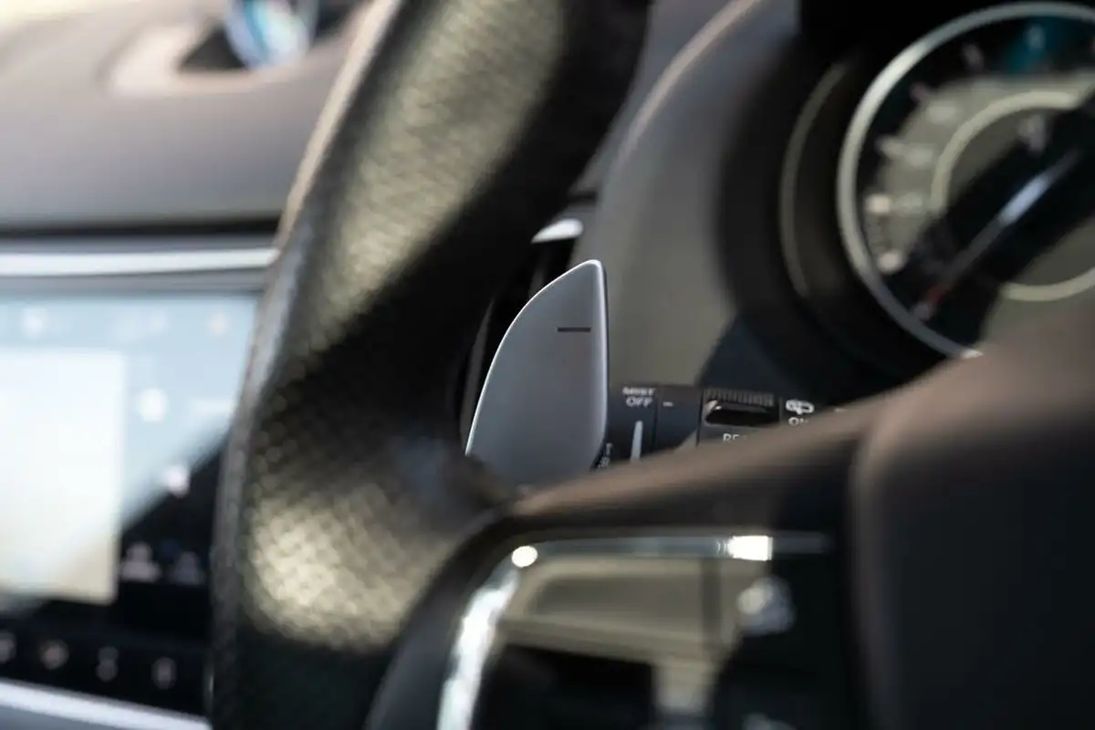 2021-maserati-levante-30-gransport-big-36
