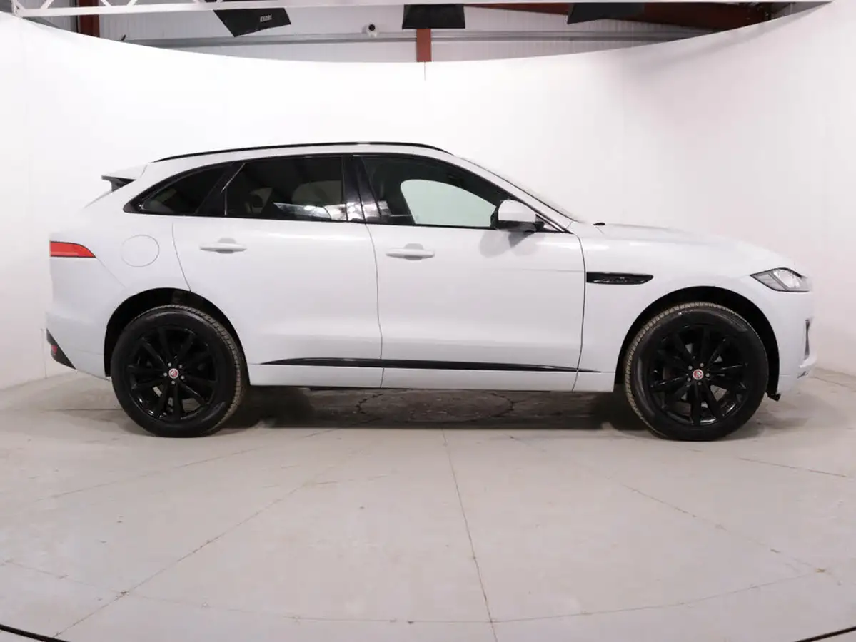 2020-jaguar-f-pace-20-i4d-chequered-flag-240ps-big-7