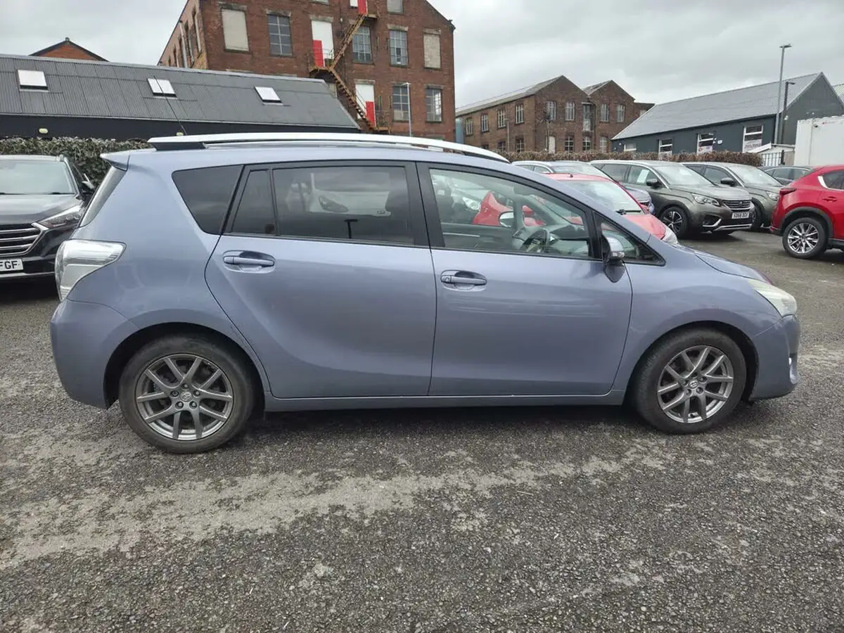 2013-toyota-verso-20td-excel-big-4