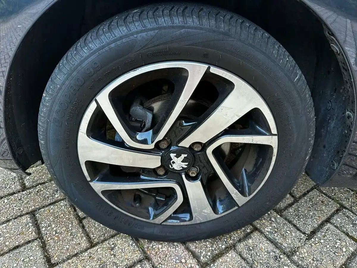 2015-peugeot-108-12-puretech-allure-top-5d-big-24