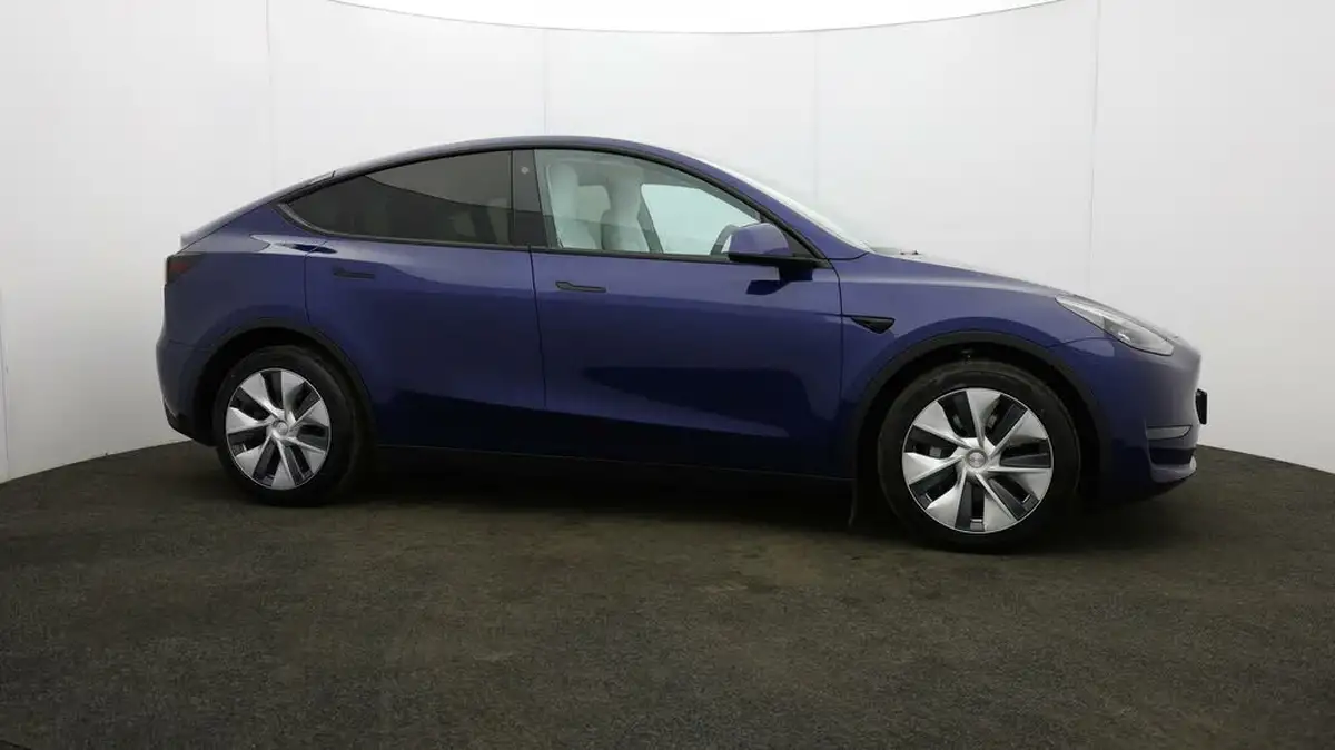 2022-tesla-model-y-e-long-range-big-50