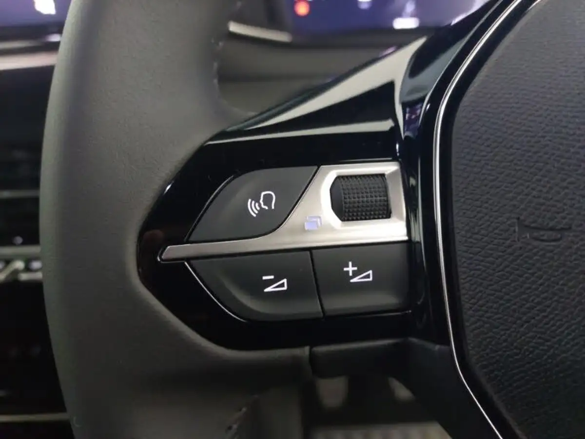 2024-peugeot-2008-suv-12-puretech-allure-130ps-big-11