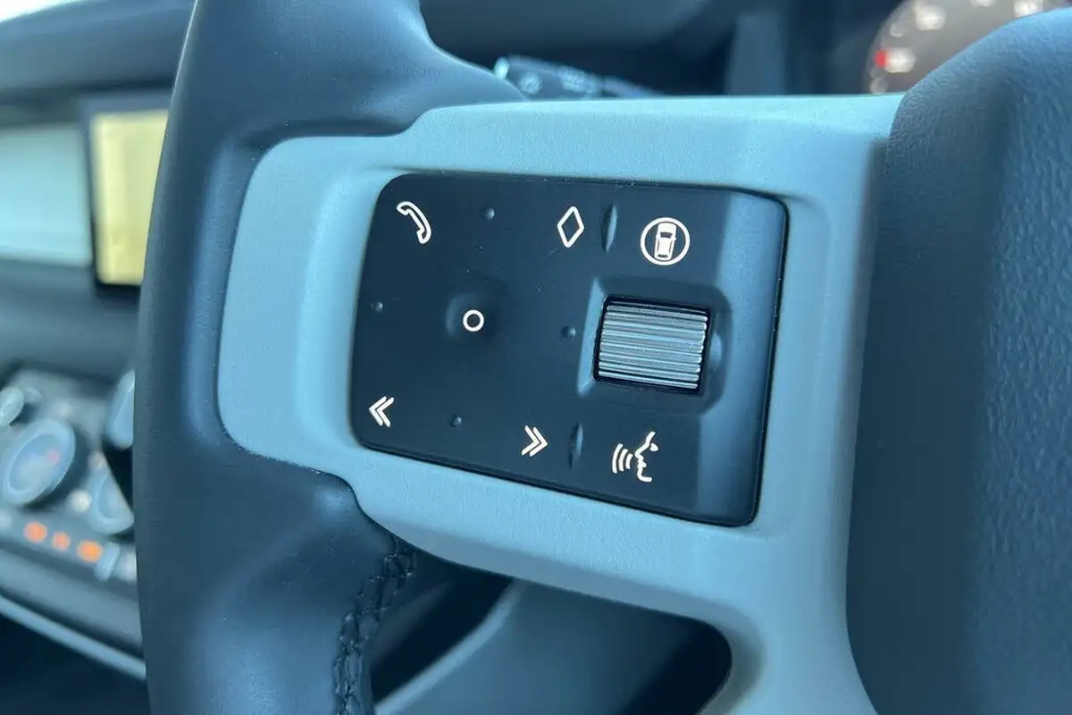 2024-land-rover-90-defender-30-d250-hard-top-standard-90-big-41