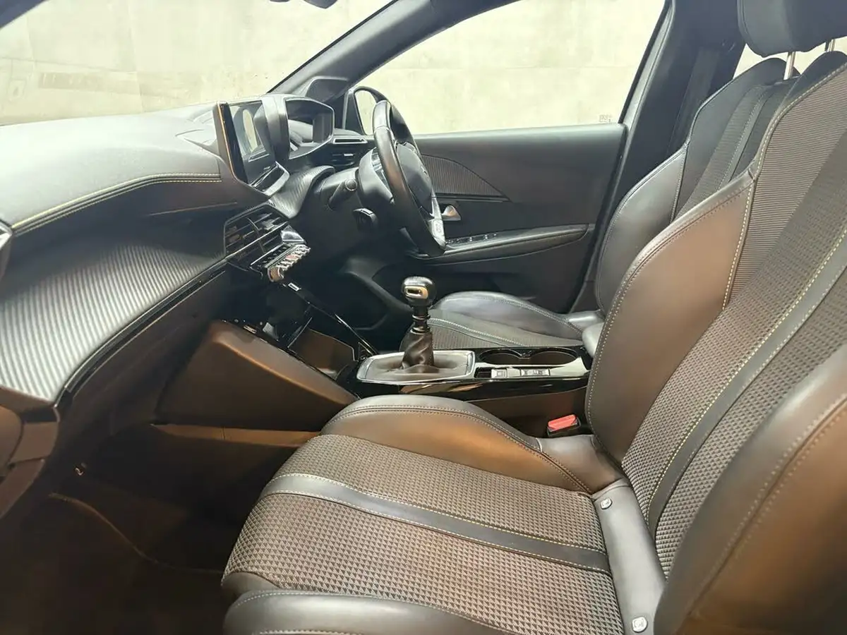 2022-peugeot-208-12-puretech-gt-100bhp-big-33