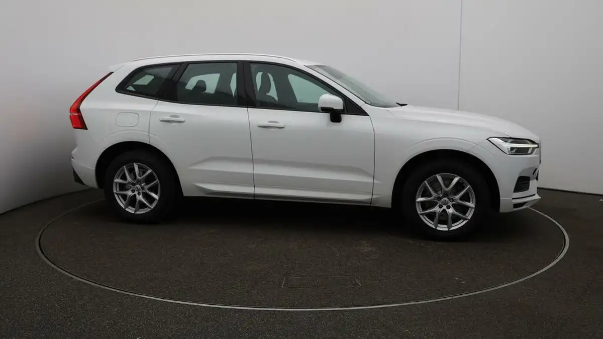 2020-volvo-xc60-20-t5-momentum-awd-big-40