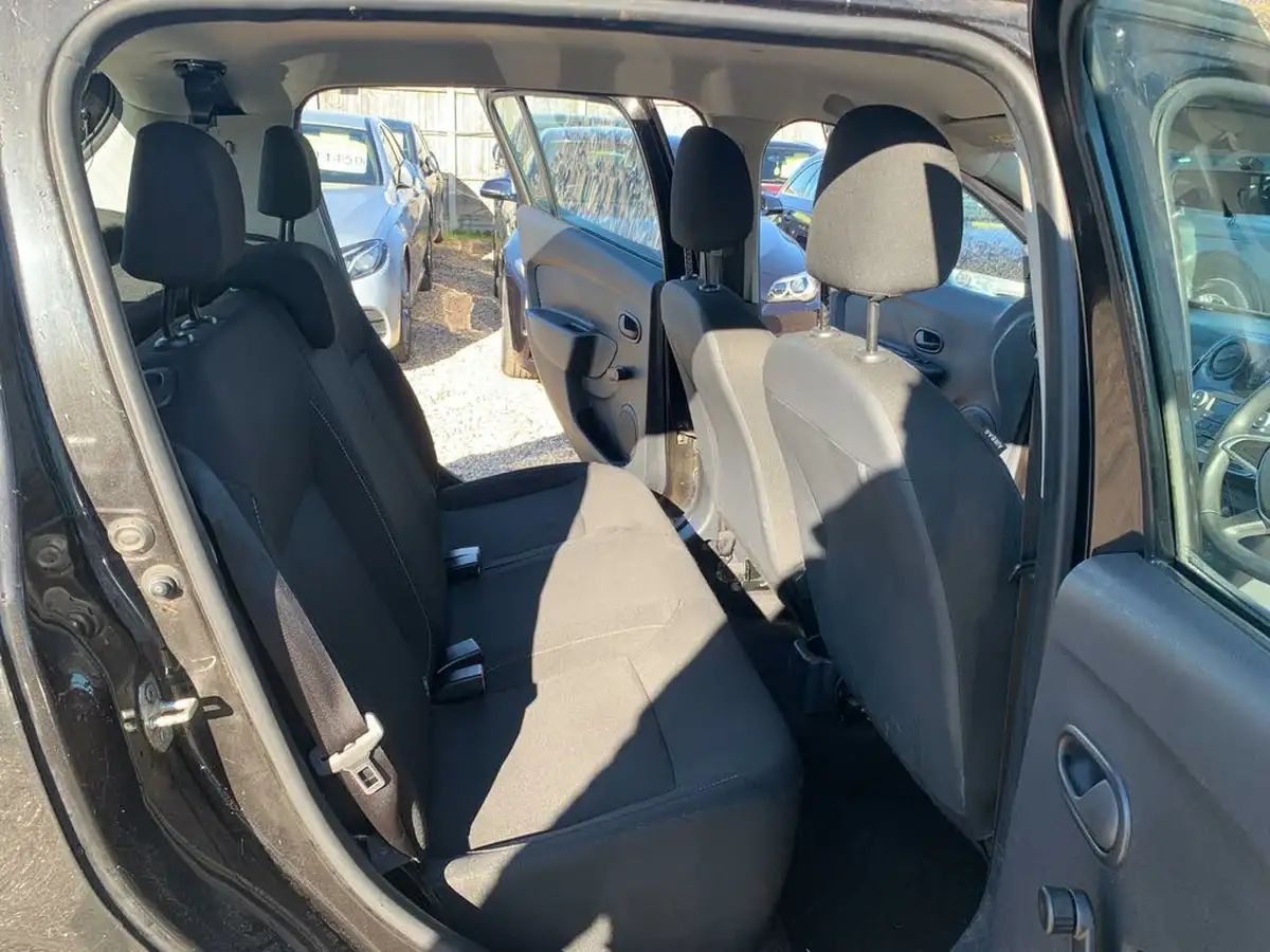 2018-dacia-sandero-10-sce-essential-big-28