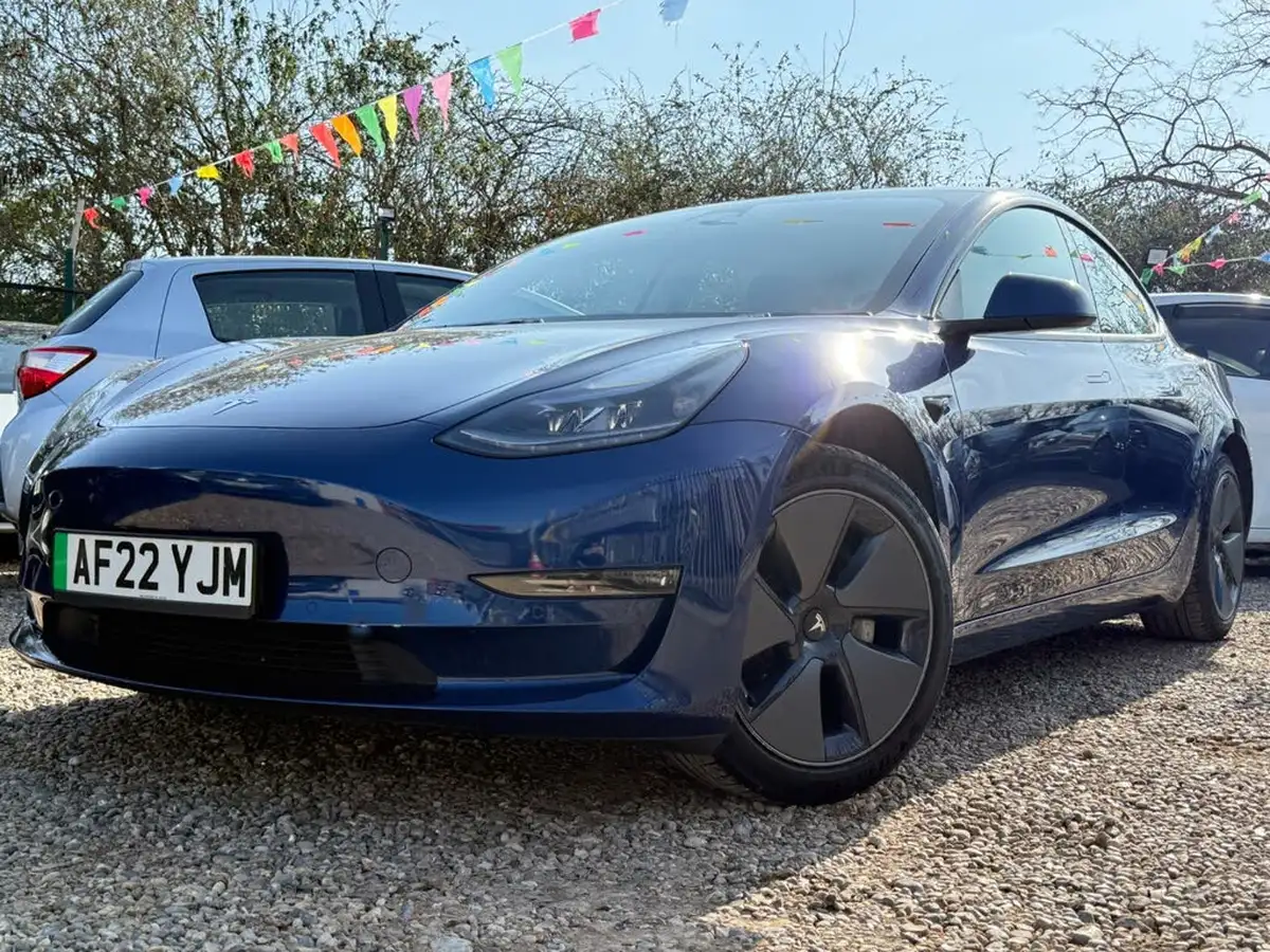 2022-tesla-model-3-e-long-range-big-17