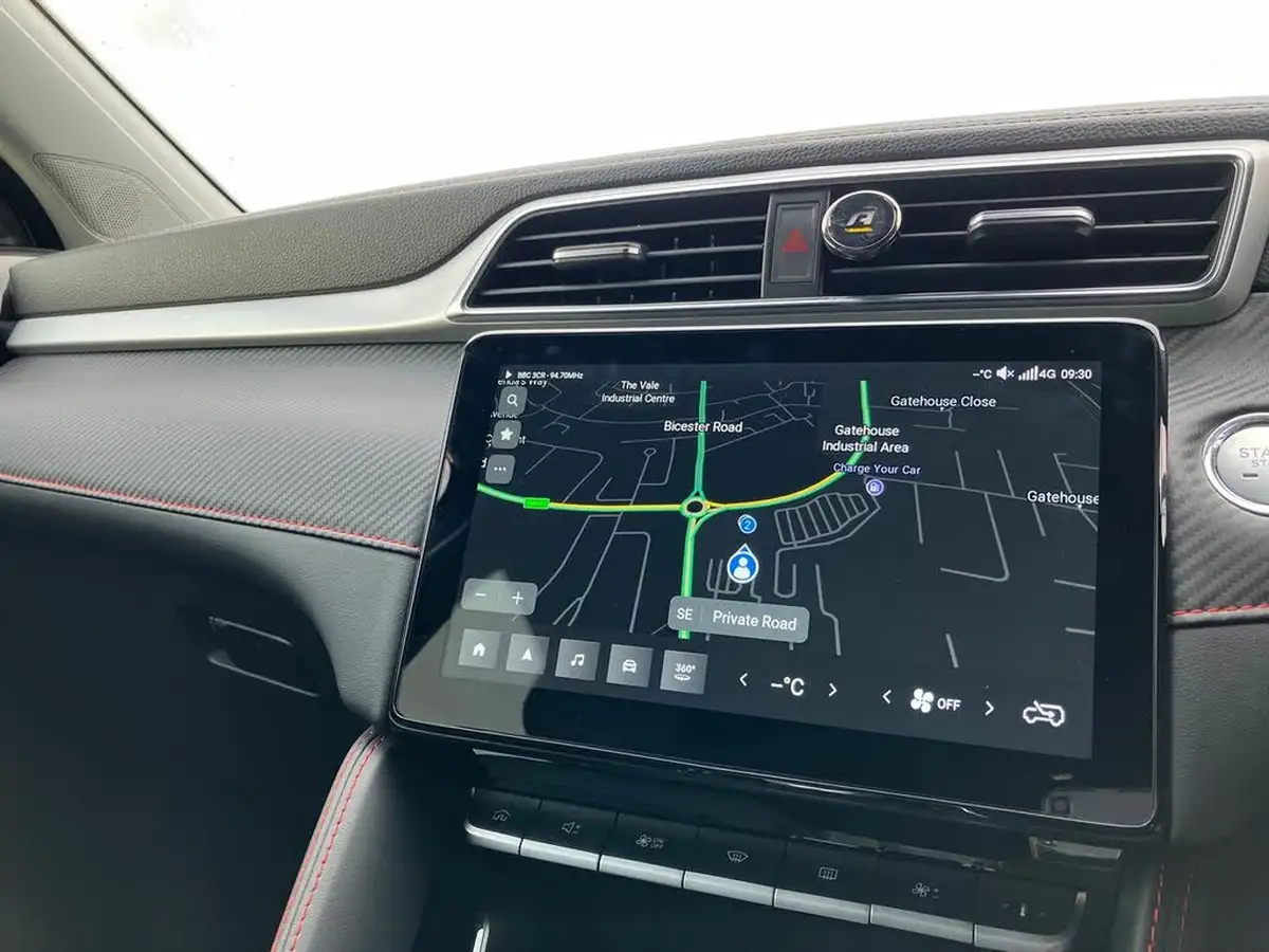 2024-mg-zs-suv-e-trophy-connect-ev-176ps-big-12