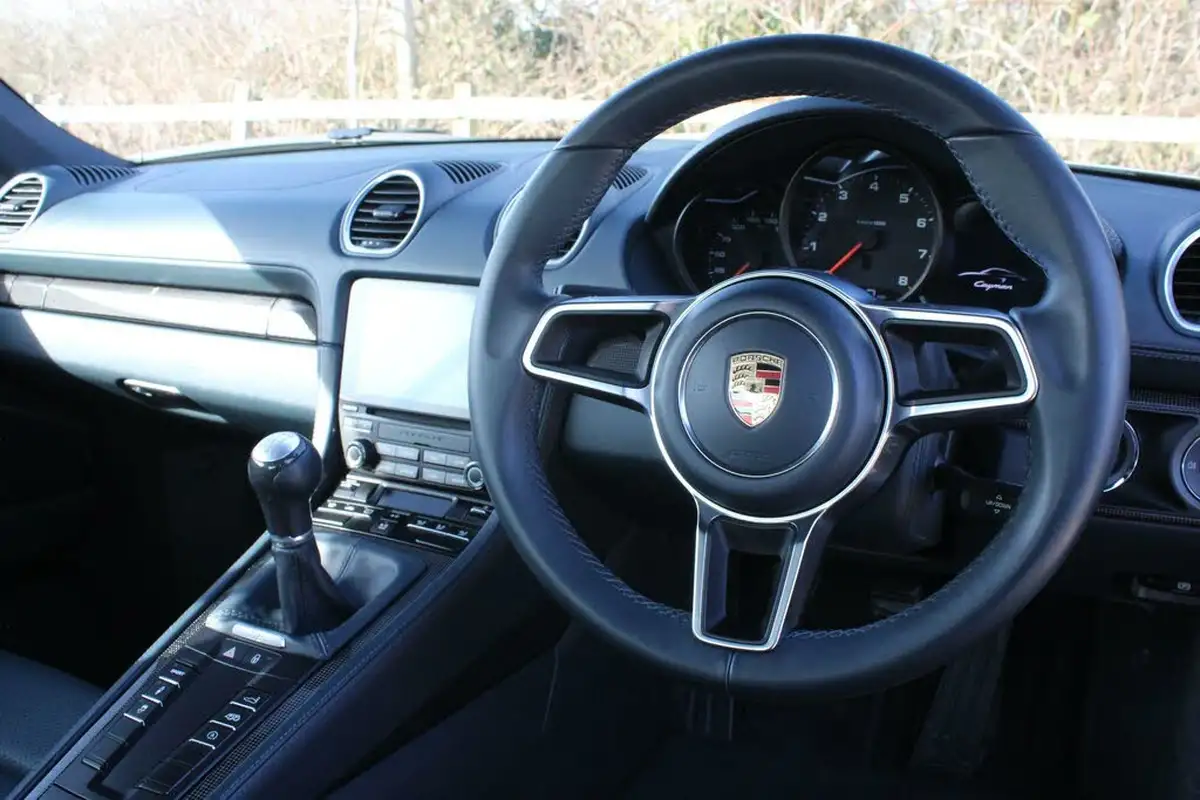 2017-porsche-cayman-718-20-cayman-big-8