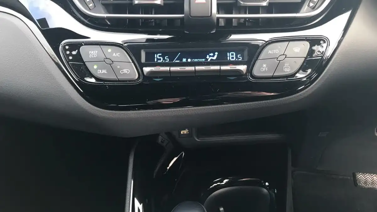 2023-toyota-c-hr-18-vvt-i-gr-sport-big-20