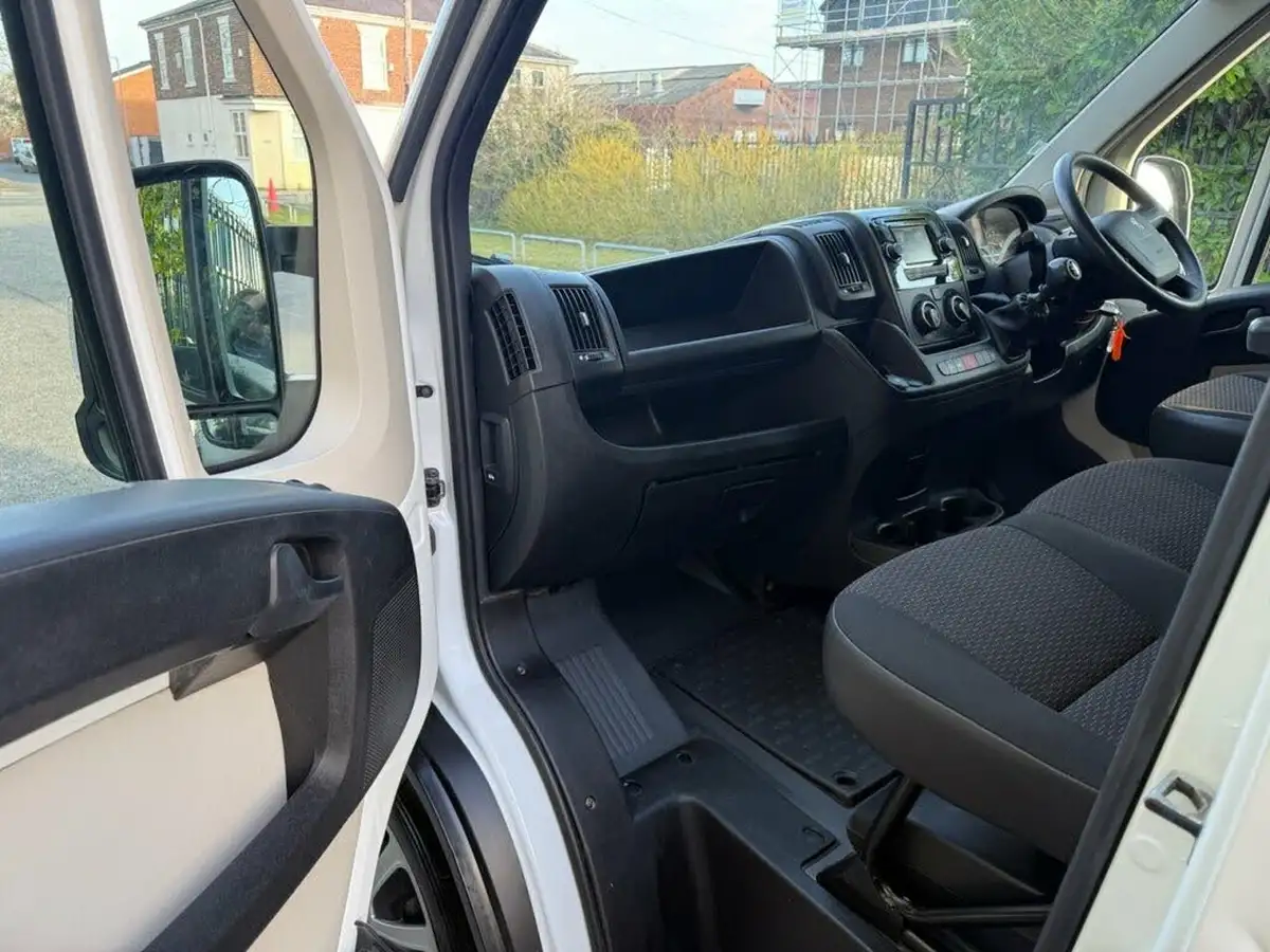 2018-peugeot-boxer-20-bluehdi-professional-435-l4h2-big-15