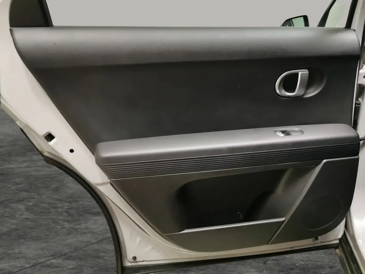 2022-hyundai-ioniq-5-e-se-connect-big-26