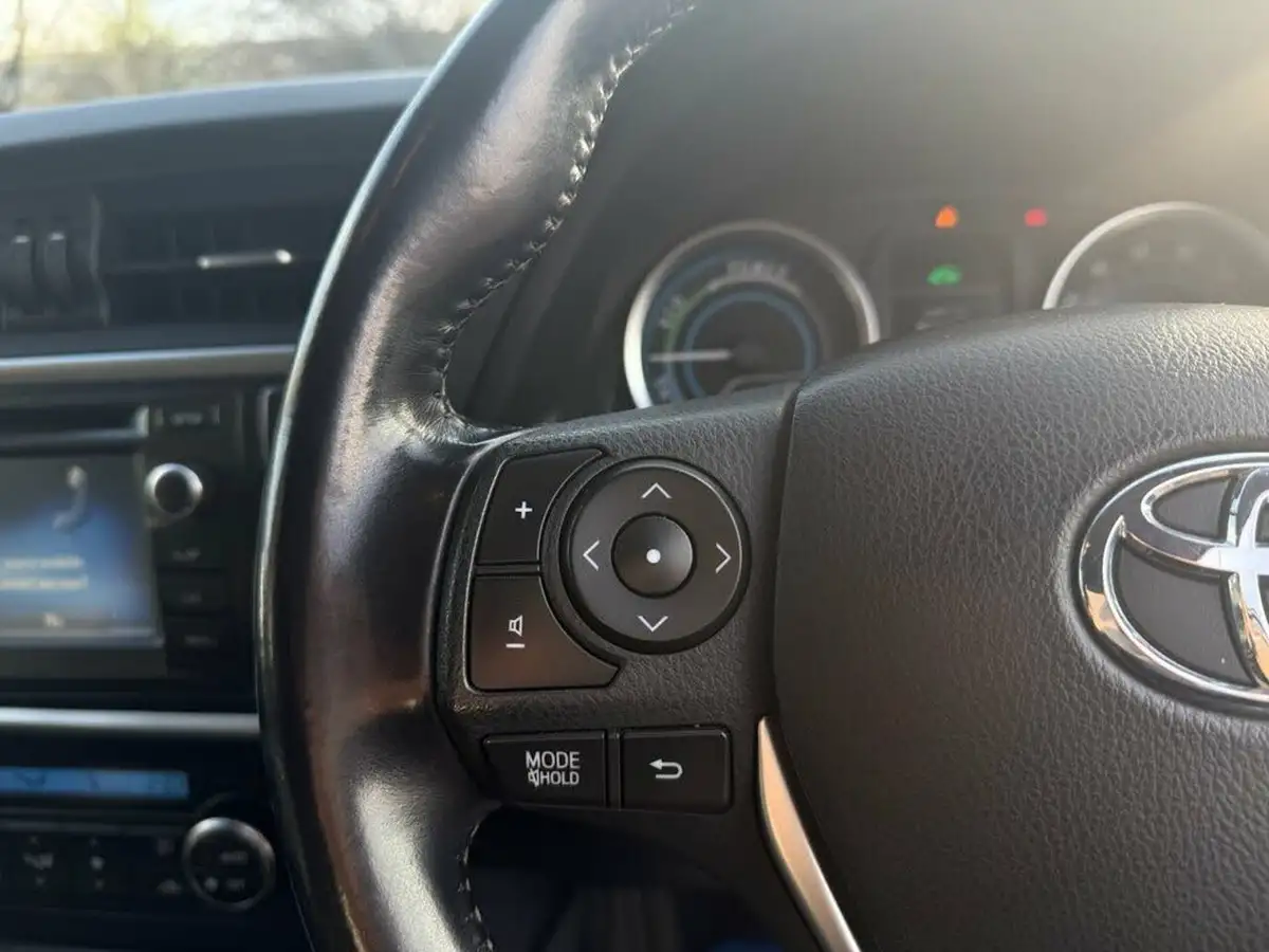 2015-toyota-auris-18-vvt-i-hsd-excel-hatchback-e-cvt-big-11