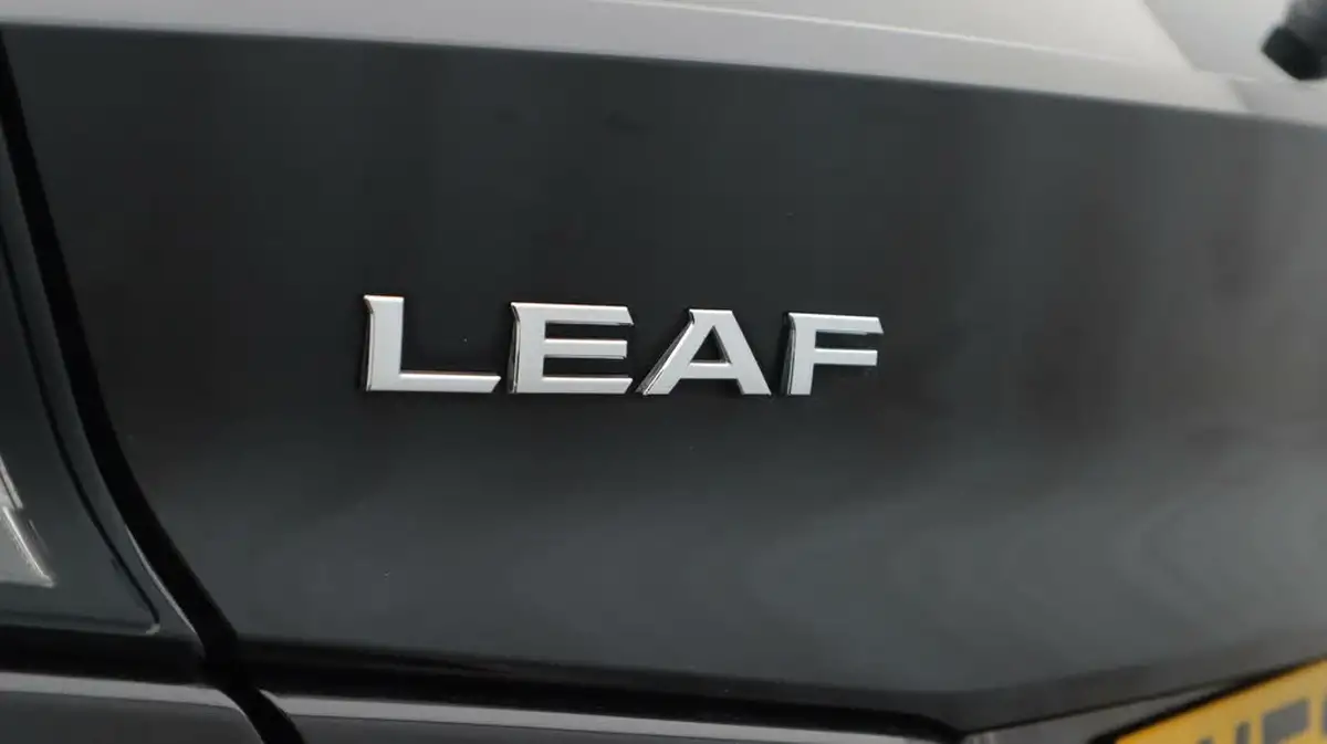 2021-nissan-leaf-e-tekna-big-20