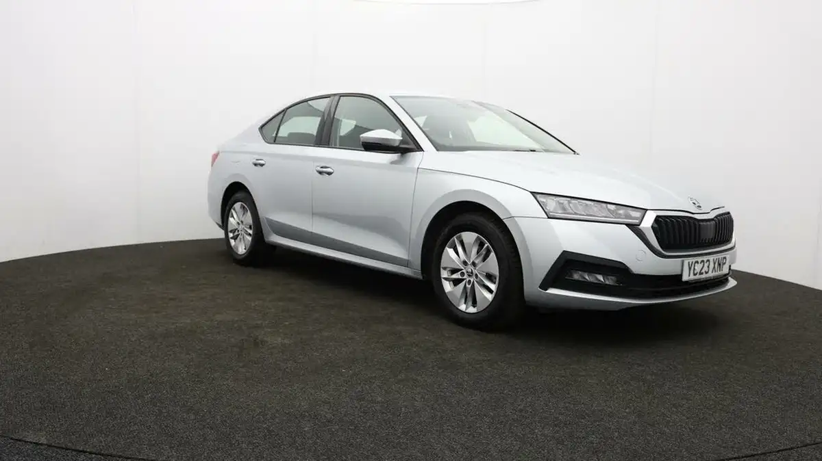 2023-skoda-octavia-10-tsi-se-110ps-hatchback-big-3