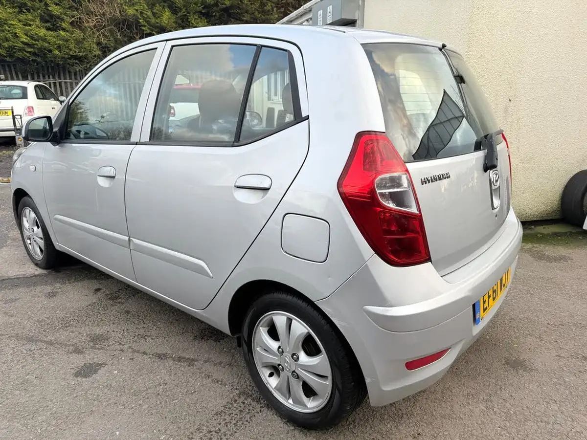 2011-hyundai-i10-12-active-big-6