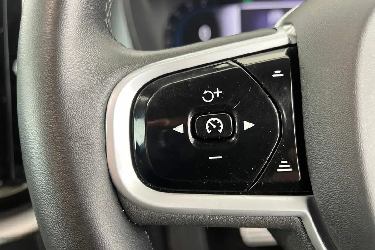2021-volvo-xc60-20td-b4-r-design-awd-big-10