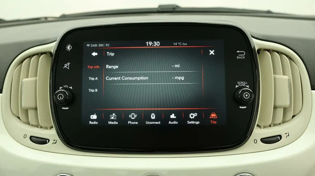 2022-fiat-500-10-dolcevita-big-10