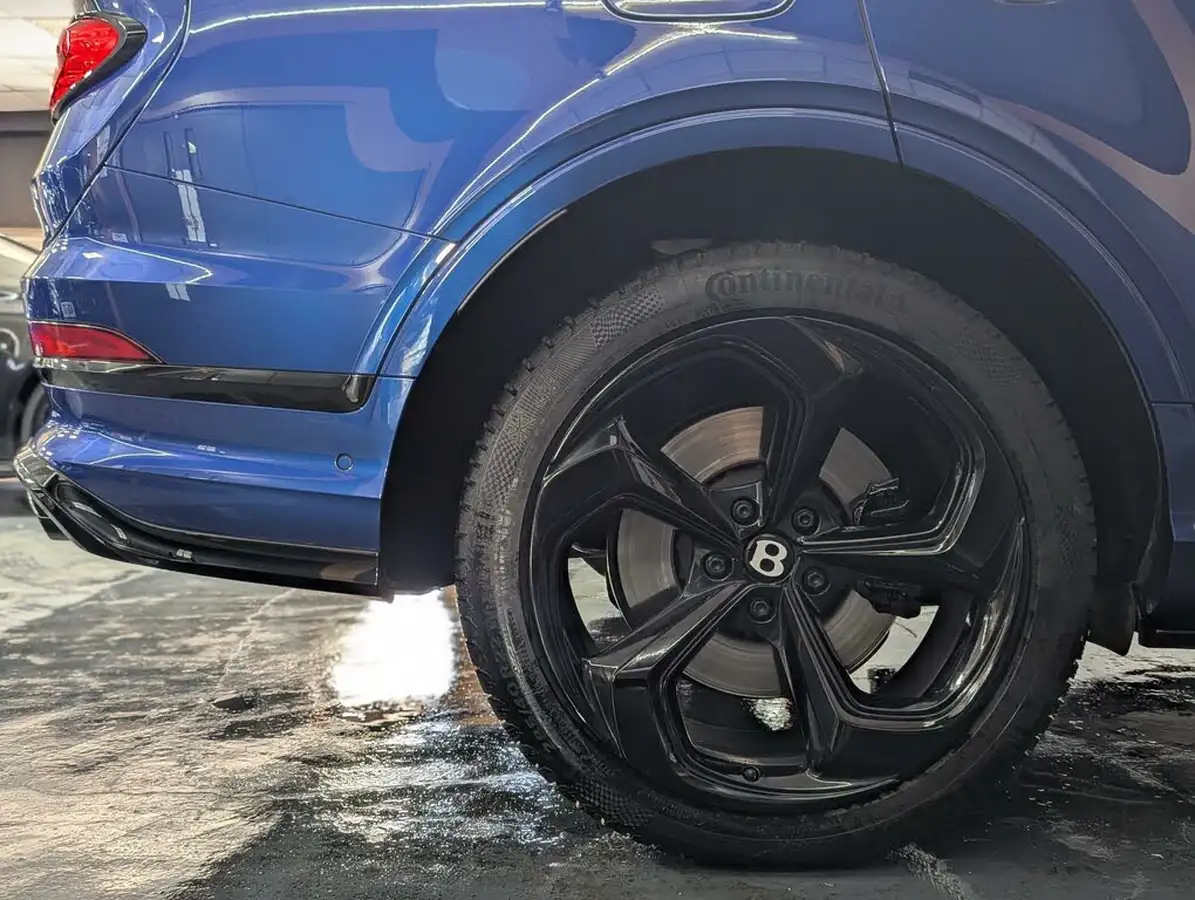 2022-bentley-bentayga-40-v8-big-36