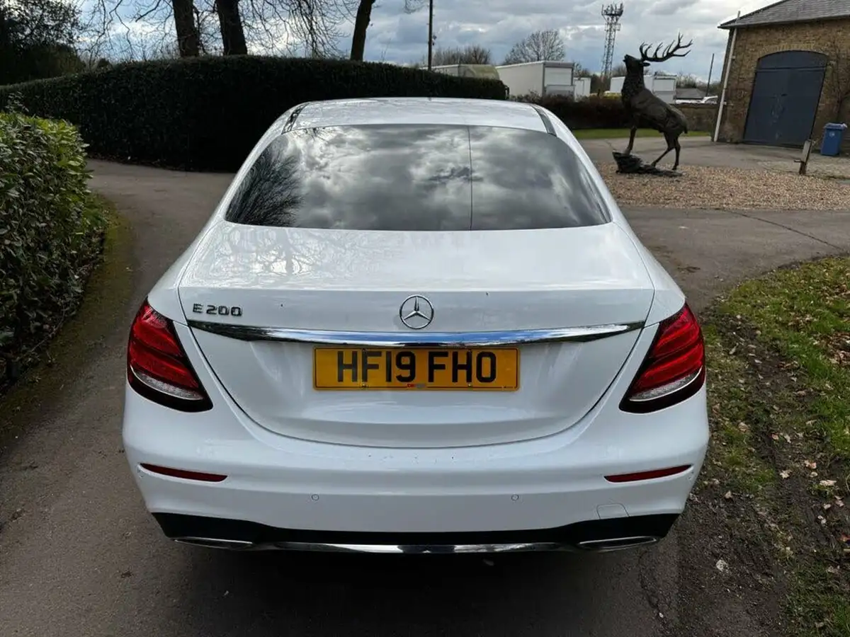2019-mercedes-benz-e-class-20-e200-amg-line-saloon-4d-big-10