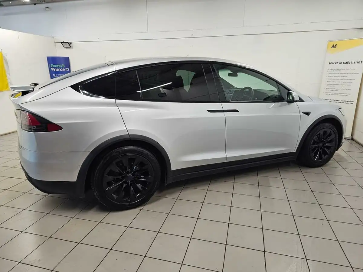 2017-tesla-model-x-e-75d-big-16
